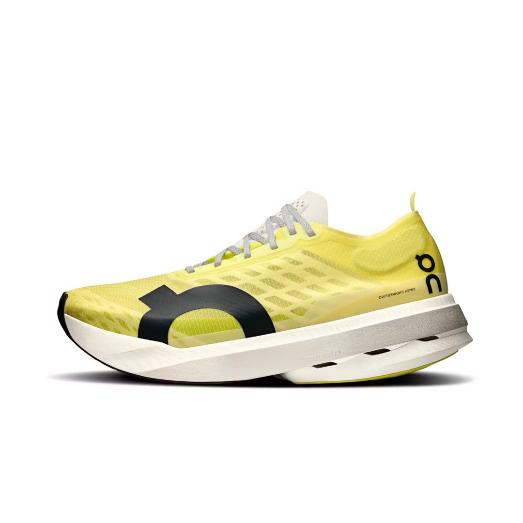 ON RUNNING CLOUDBOOM STRIKE LIMELIGHT WOLF