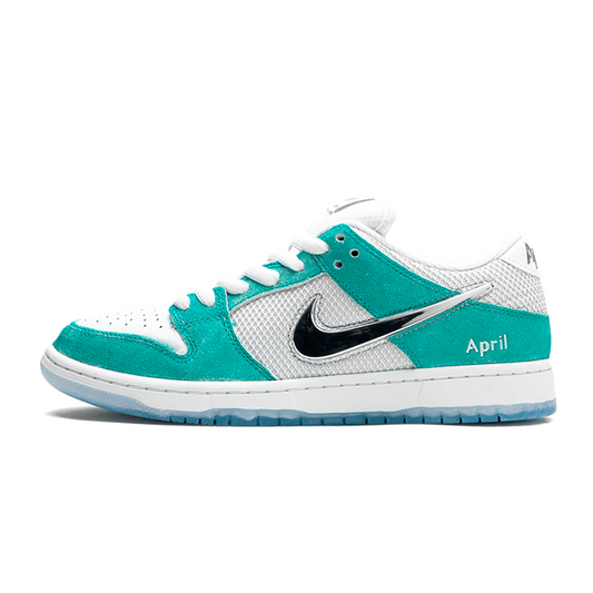 NIKE SB DUNK LOW APRIL